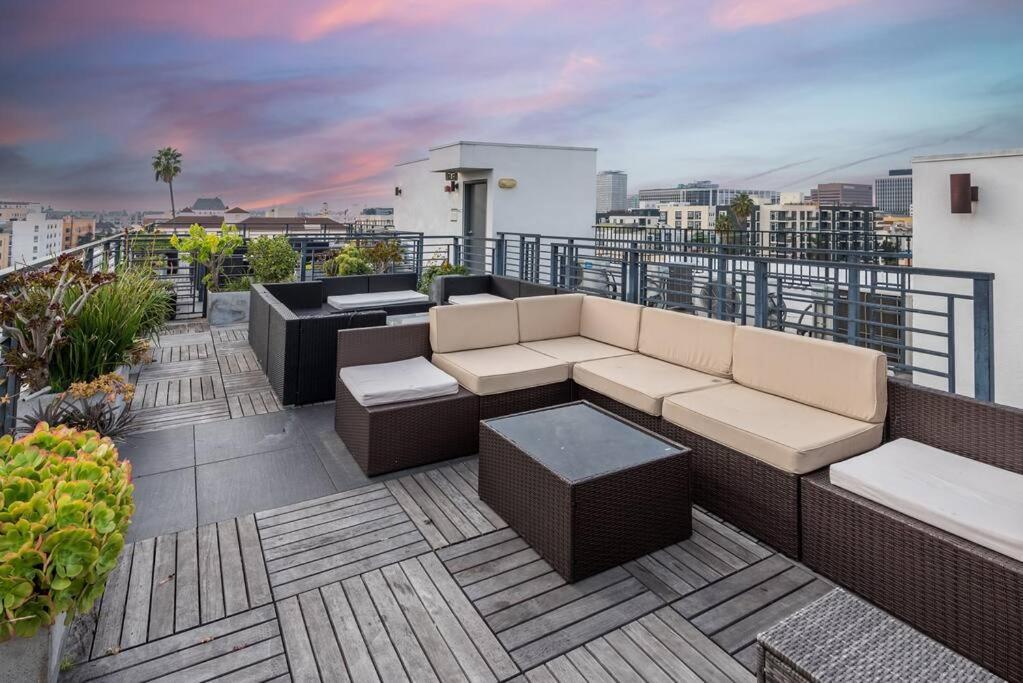 Chic And Elegant 2-Bedroom Haven W/ Roof Deck Лос Анджелис Екстериор снимка